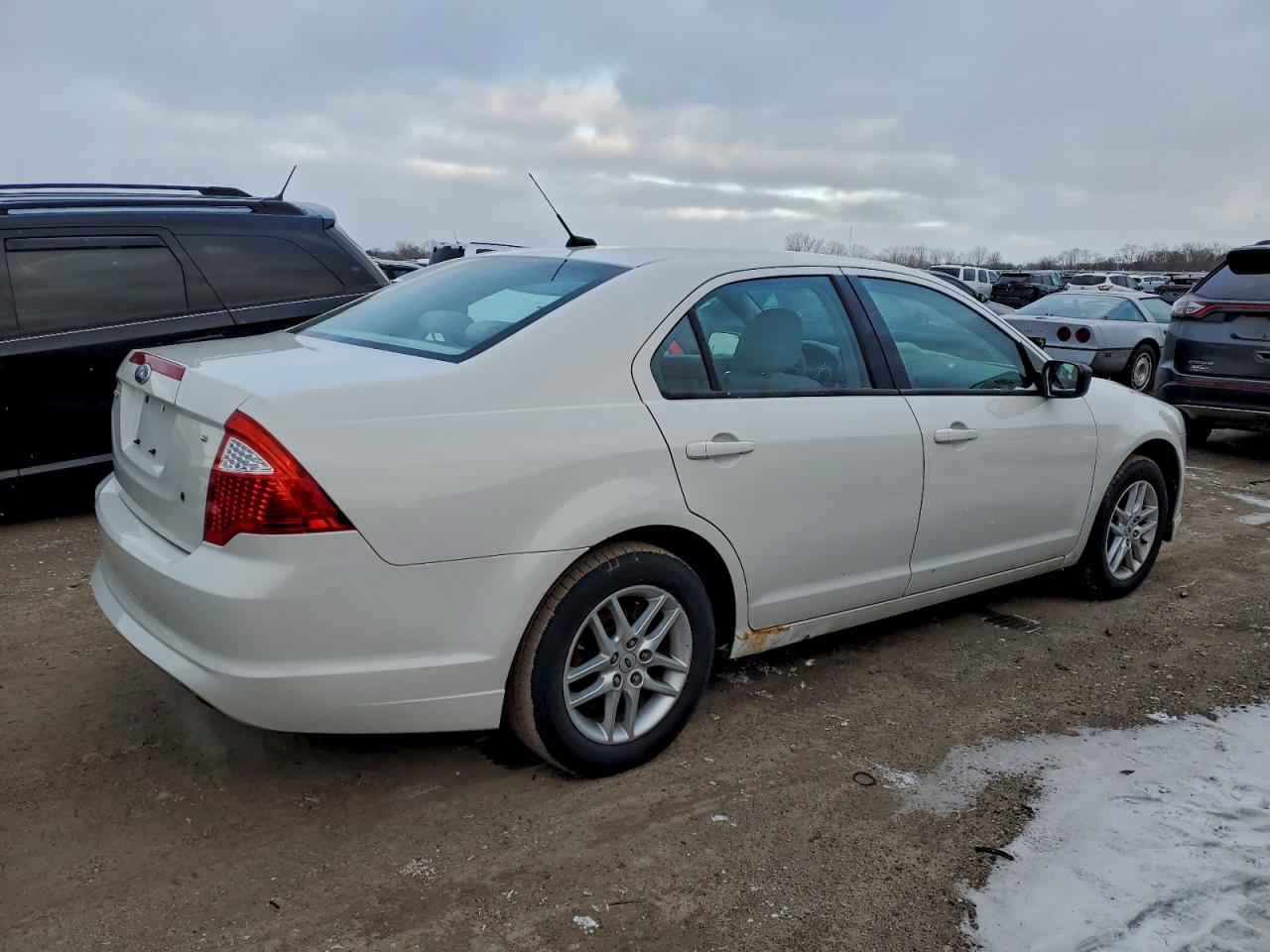 Ford Fusion S Image 3