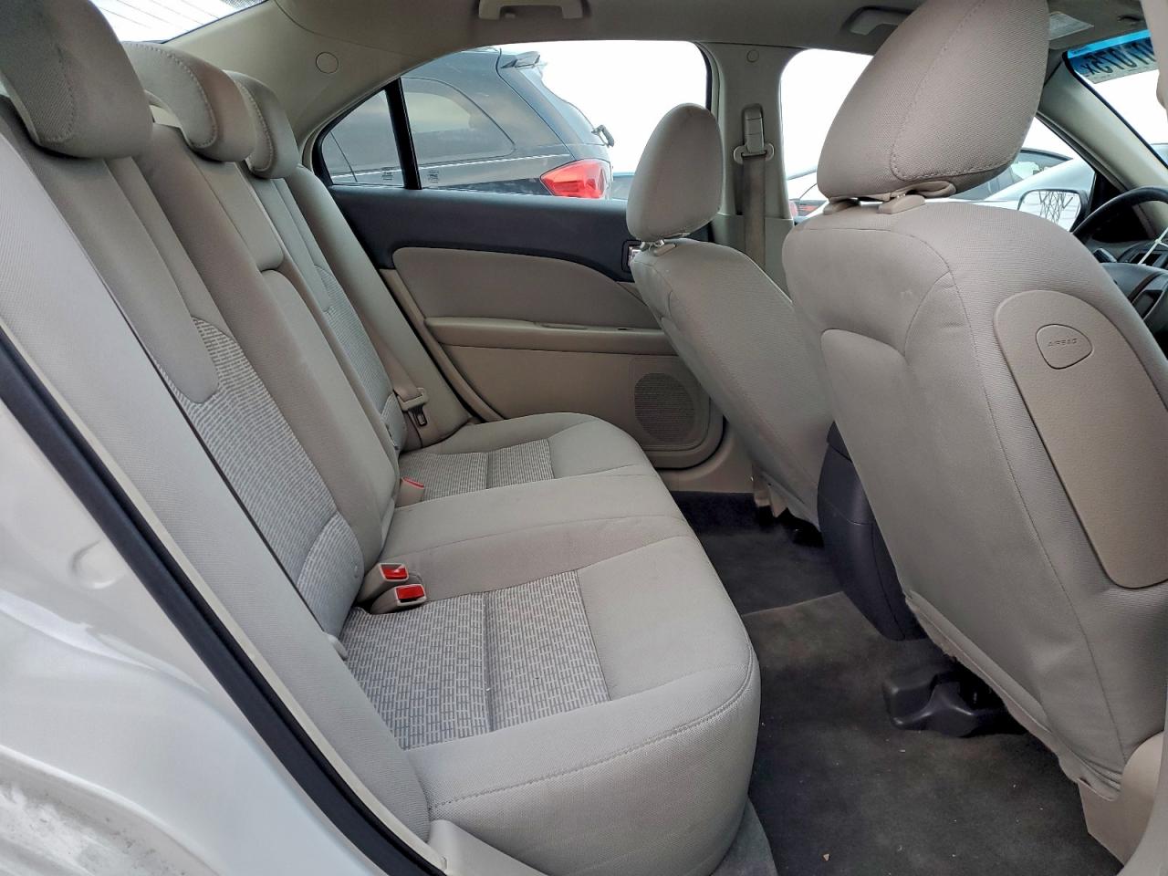 Ford Fusion S Image 10