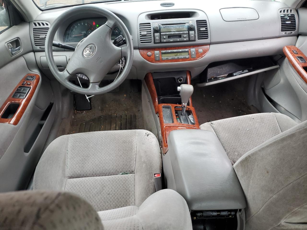 Toyota Camry Le Image 4