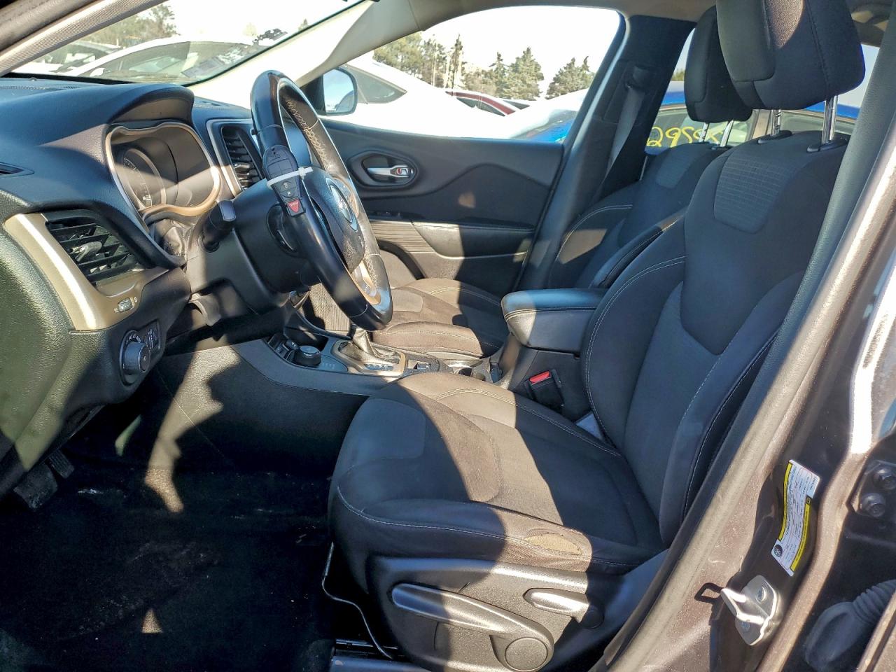 Jeep Grand Cherokee Latitude Image 9