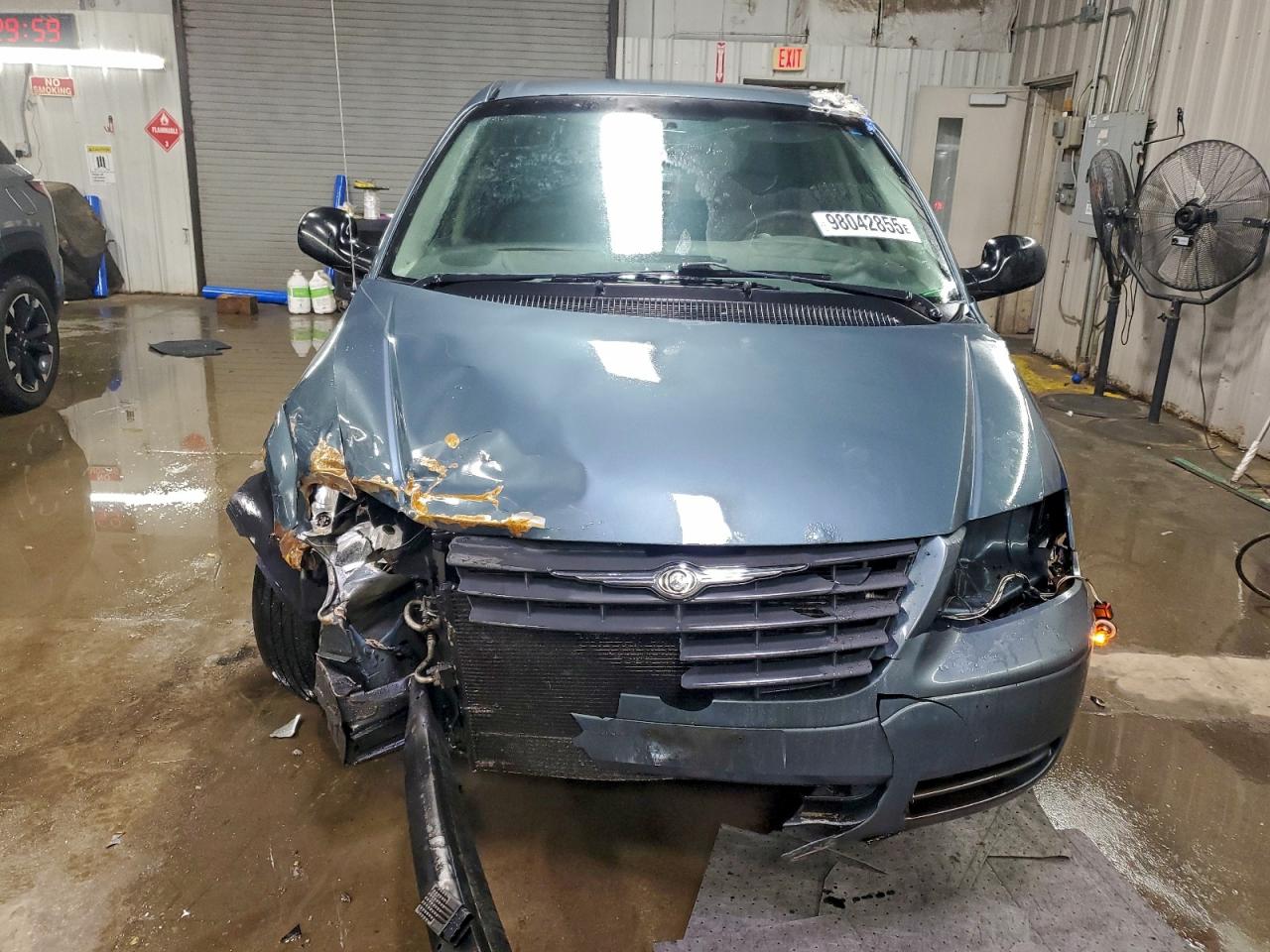 Chrysler Minivan Lx Image 12