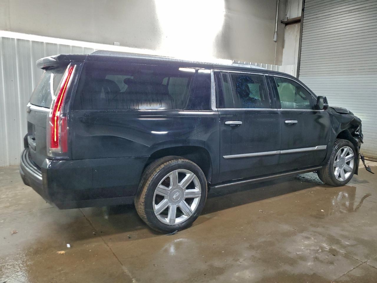 Cadillac Escalade Esv Premium Image 3