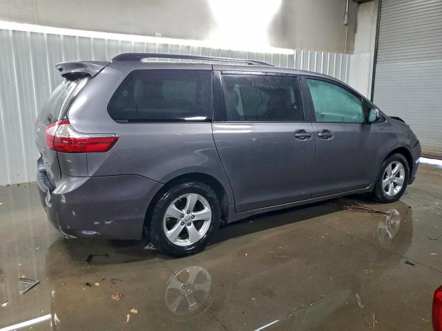 Toyota Sienna Le Image 10