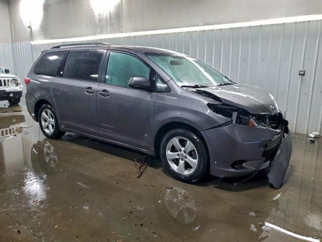 Toyota Sienna Le Image 4