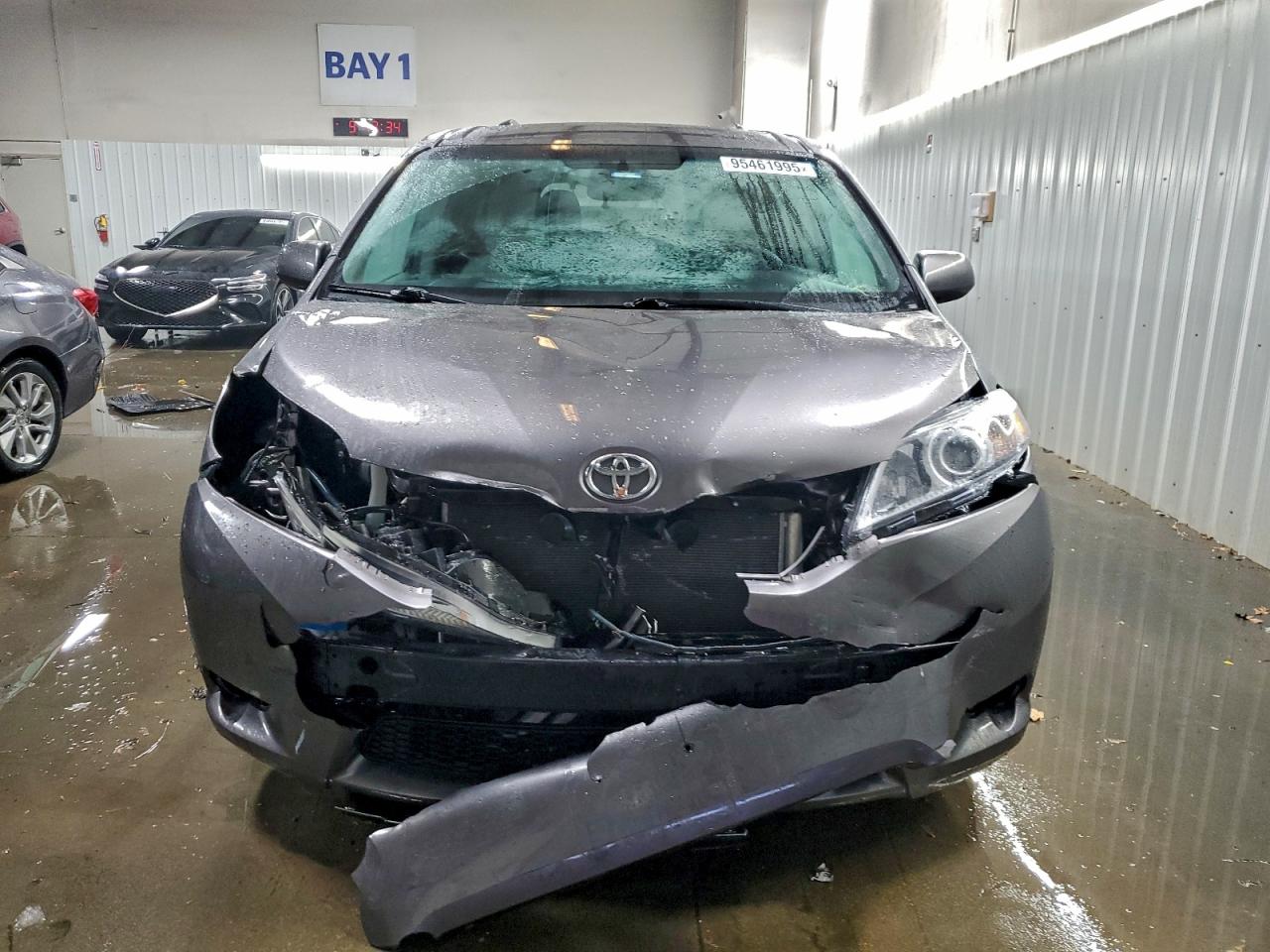 Toyota Sienna Le Image 3