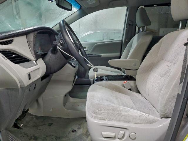 Toyota Sienna Le Image 8