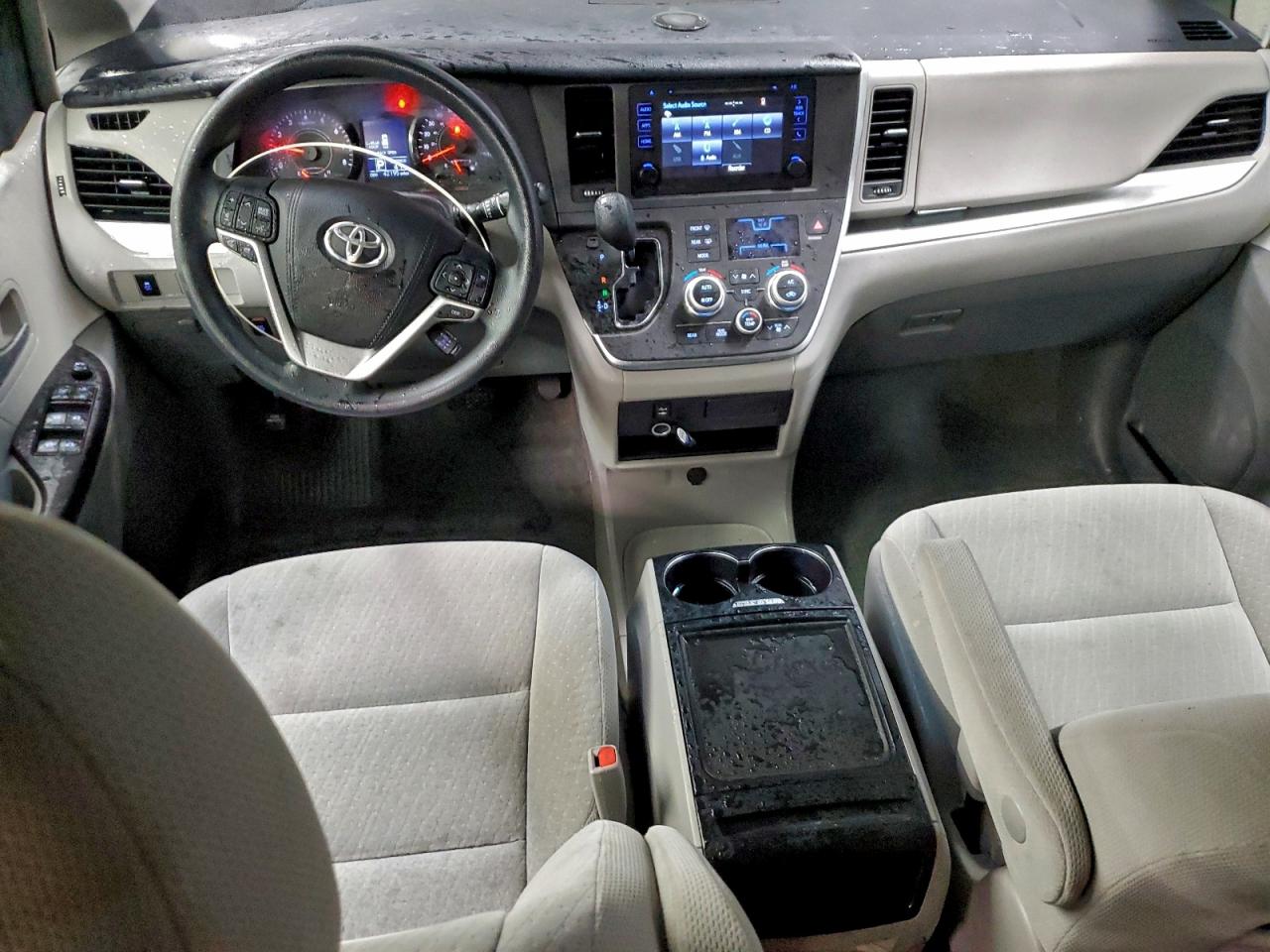 Toyota Sienna Le Image 6