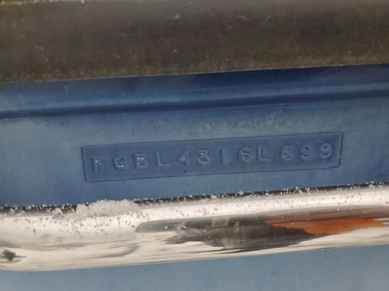 Chaparral Boat Image 9