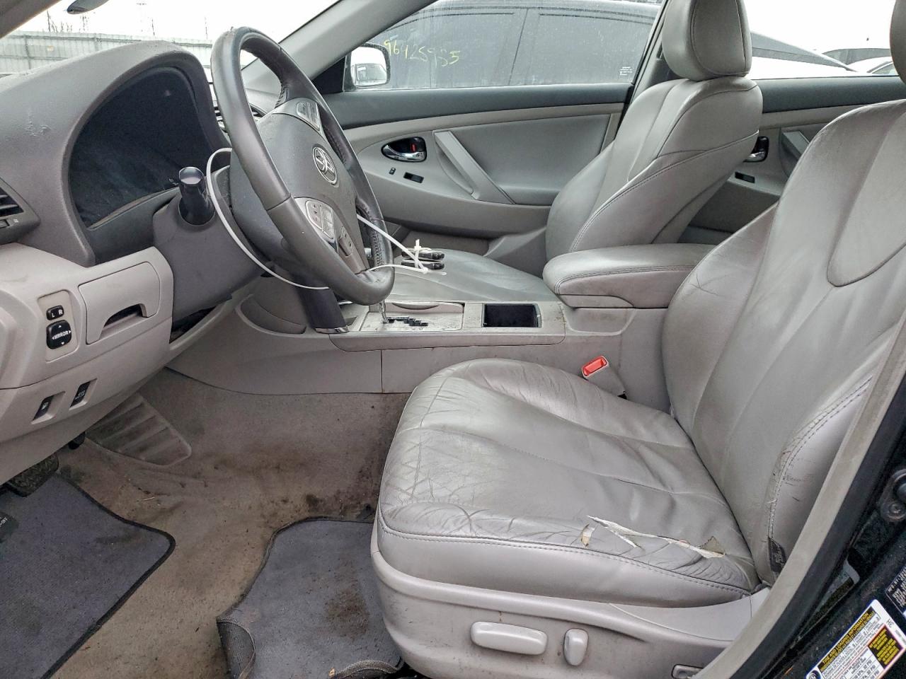 Toyota Camry Hybrid Image 10