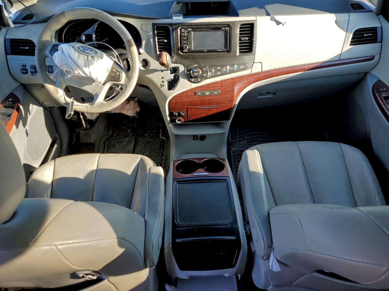 Toyota Sienna Xle Image 9