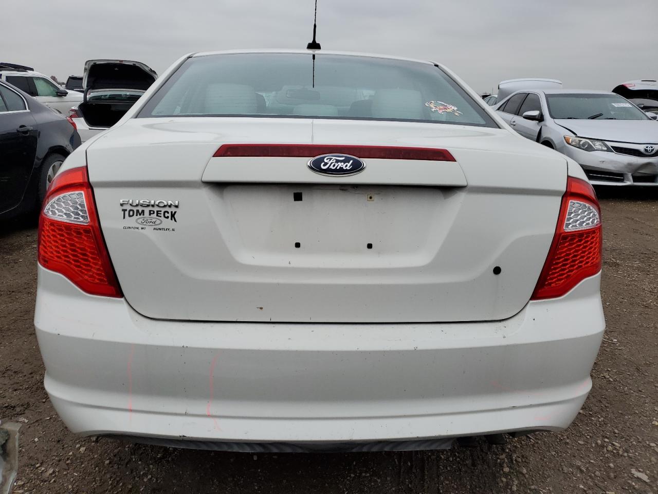 Ford Fusion S Image 5