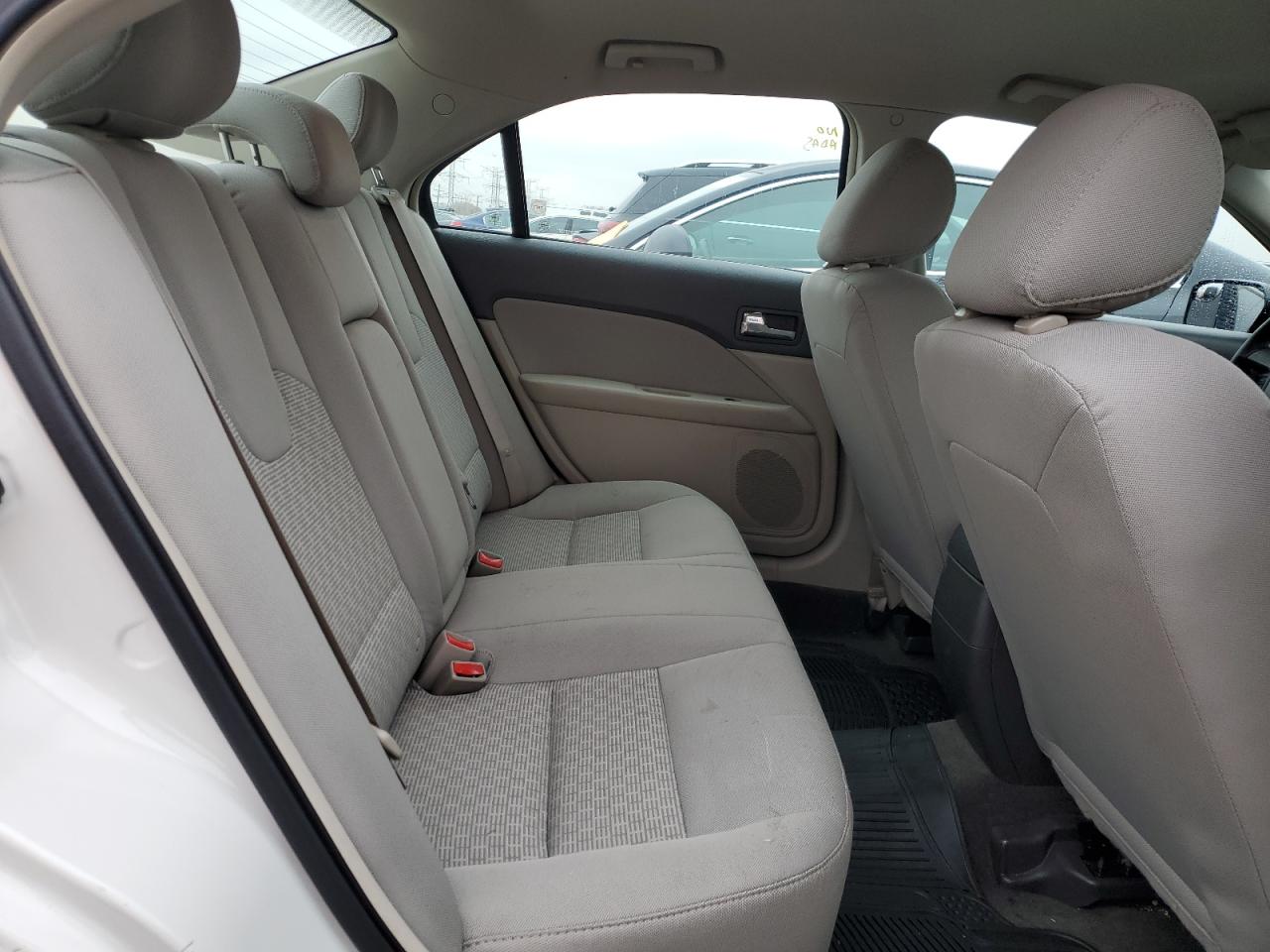 Ford Fusion S Image 2