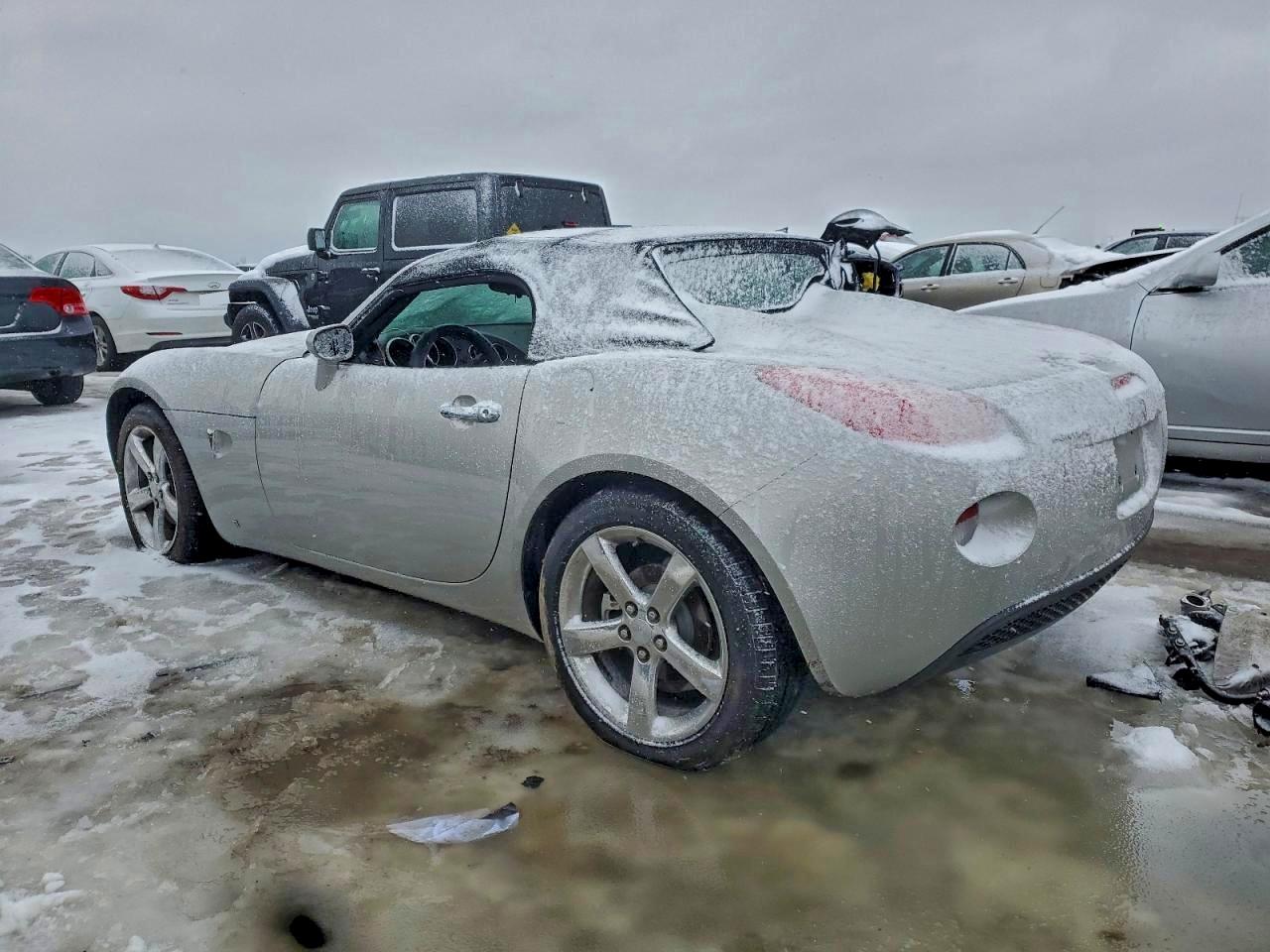 Pontiac Solstice Image 5