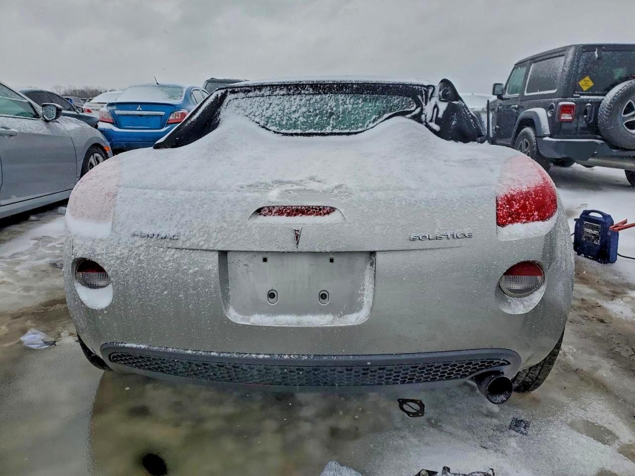 Pontiac Solstice Image 8