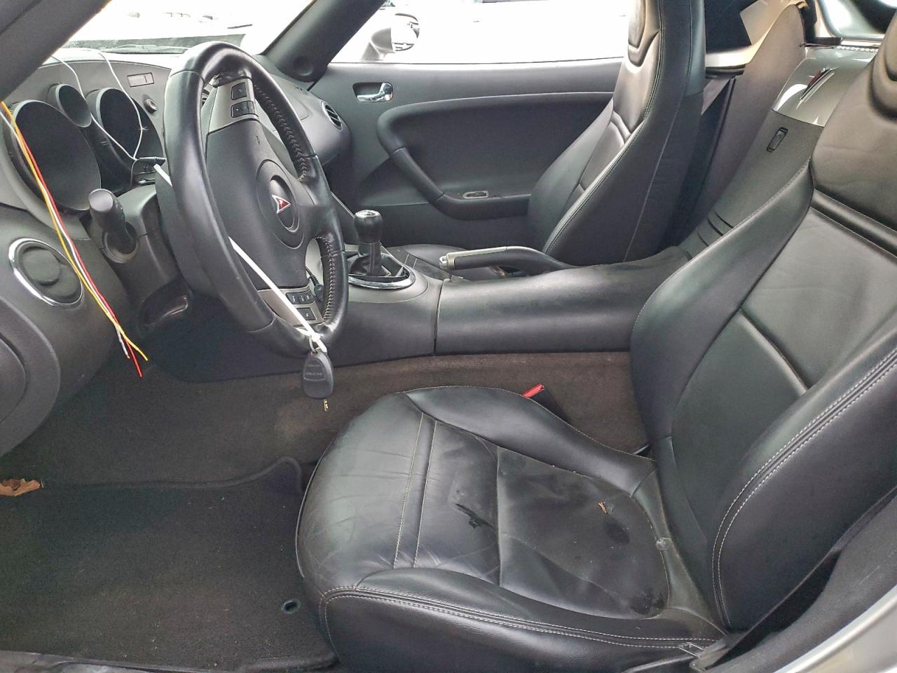 Pontiac Solstice Image 2