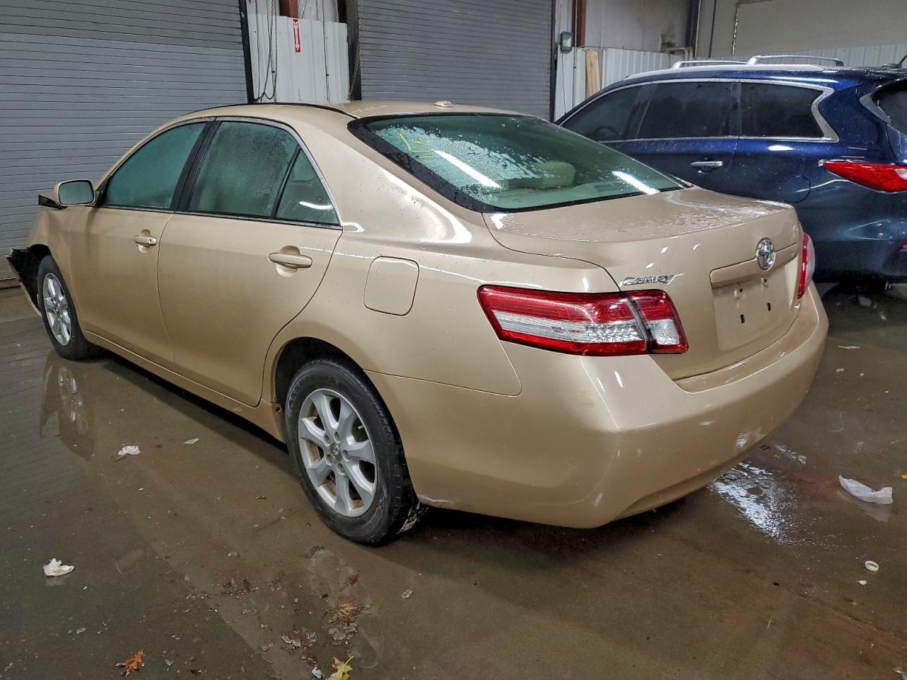 Toyota Camry Base Image 4