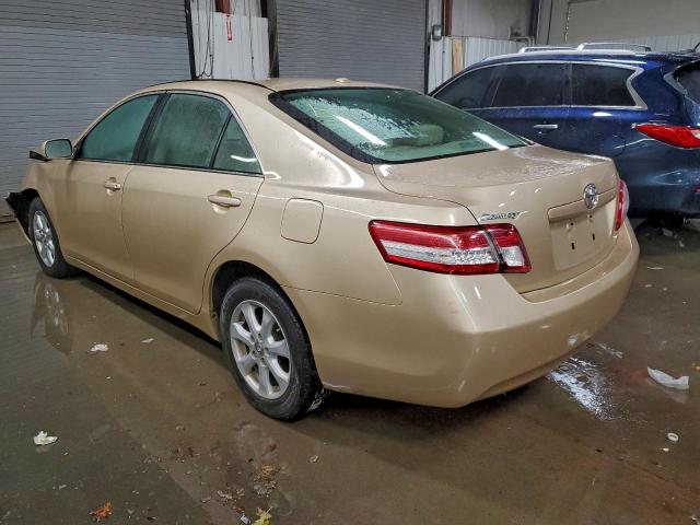 Toyota Camry Base Image 4