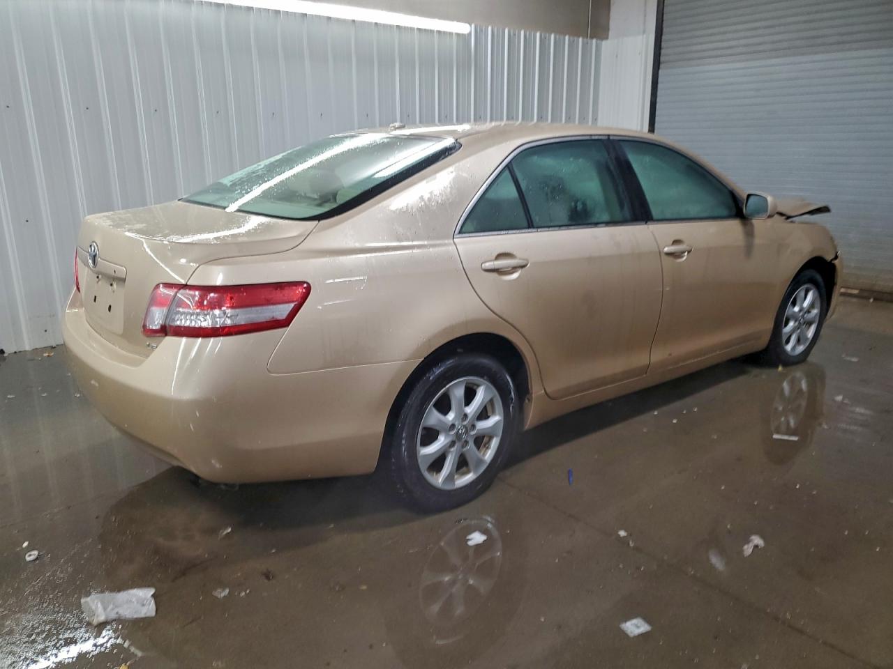 Toyota Camry Base Image 3