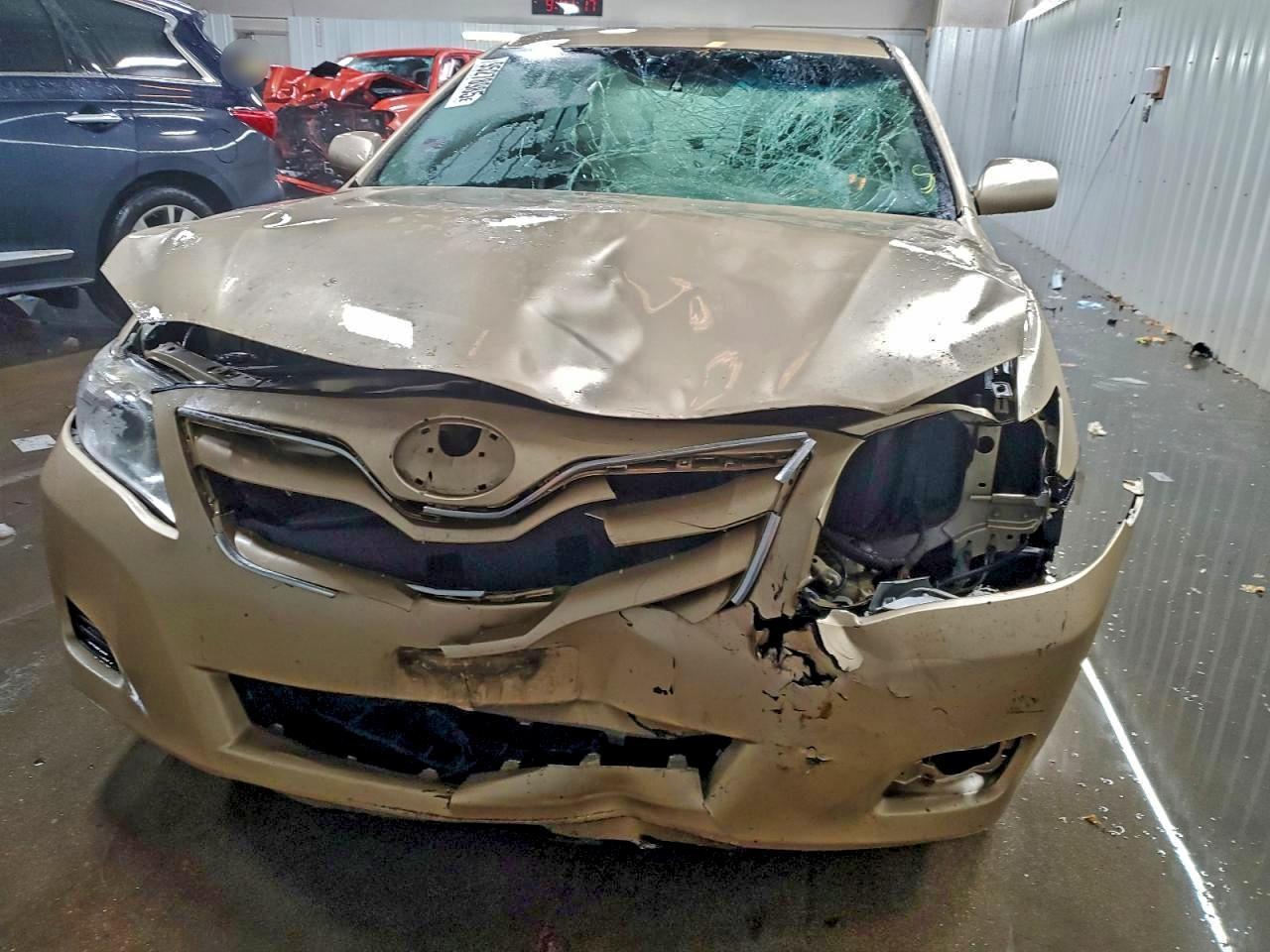 Toyota Camry Base Image 2