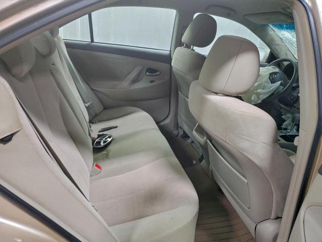 Toyota Camry Base Image 7