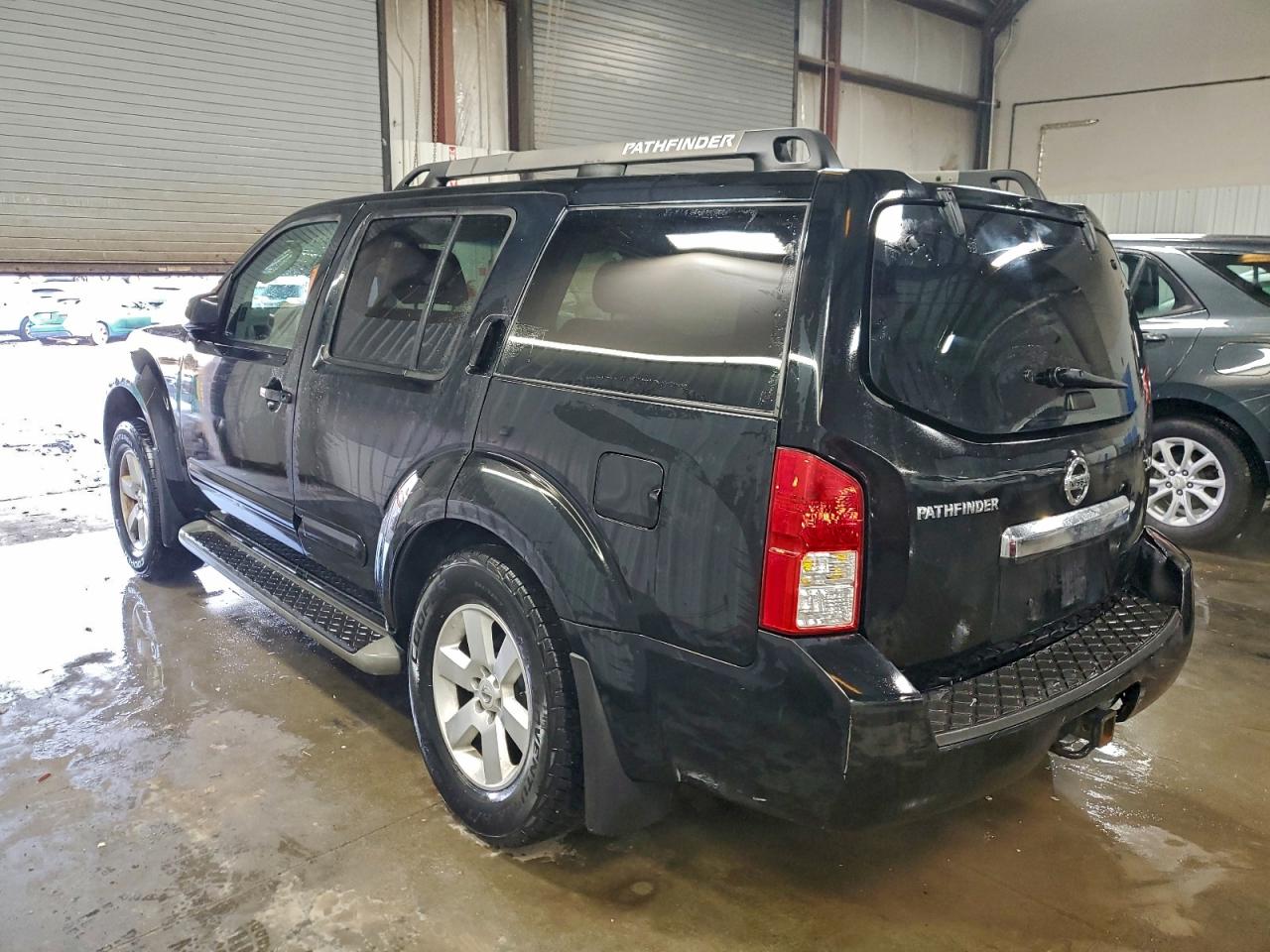 Nissan Pathfinder S Image 2