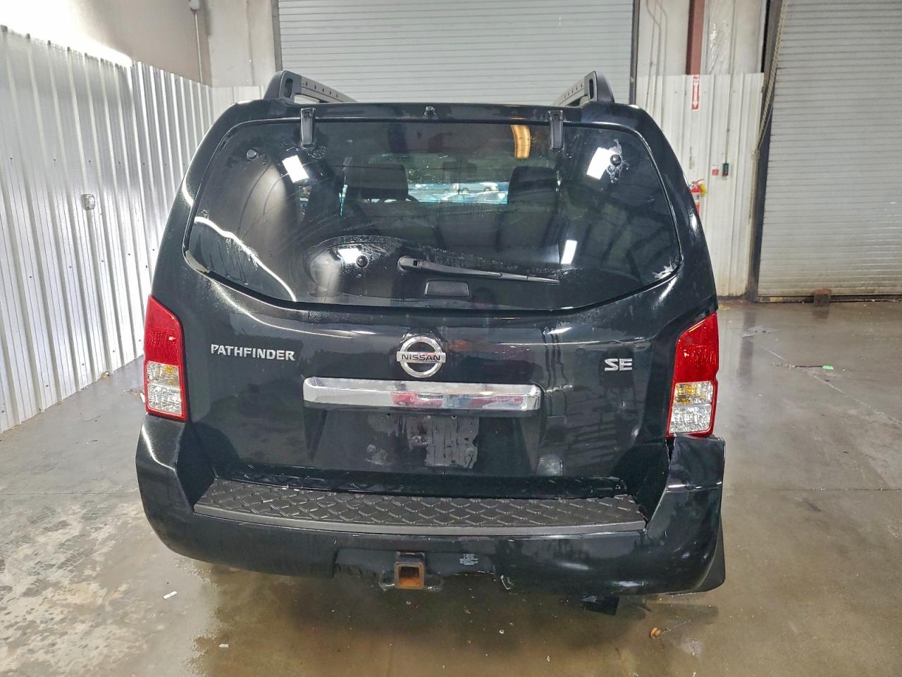 Nissan Pathfinder S Image 8