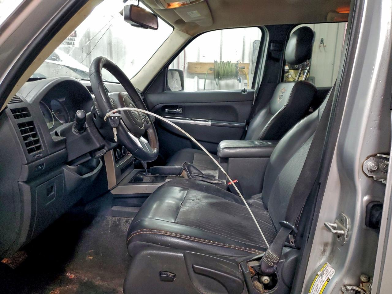 Jeep Liberty Sport Image 5