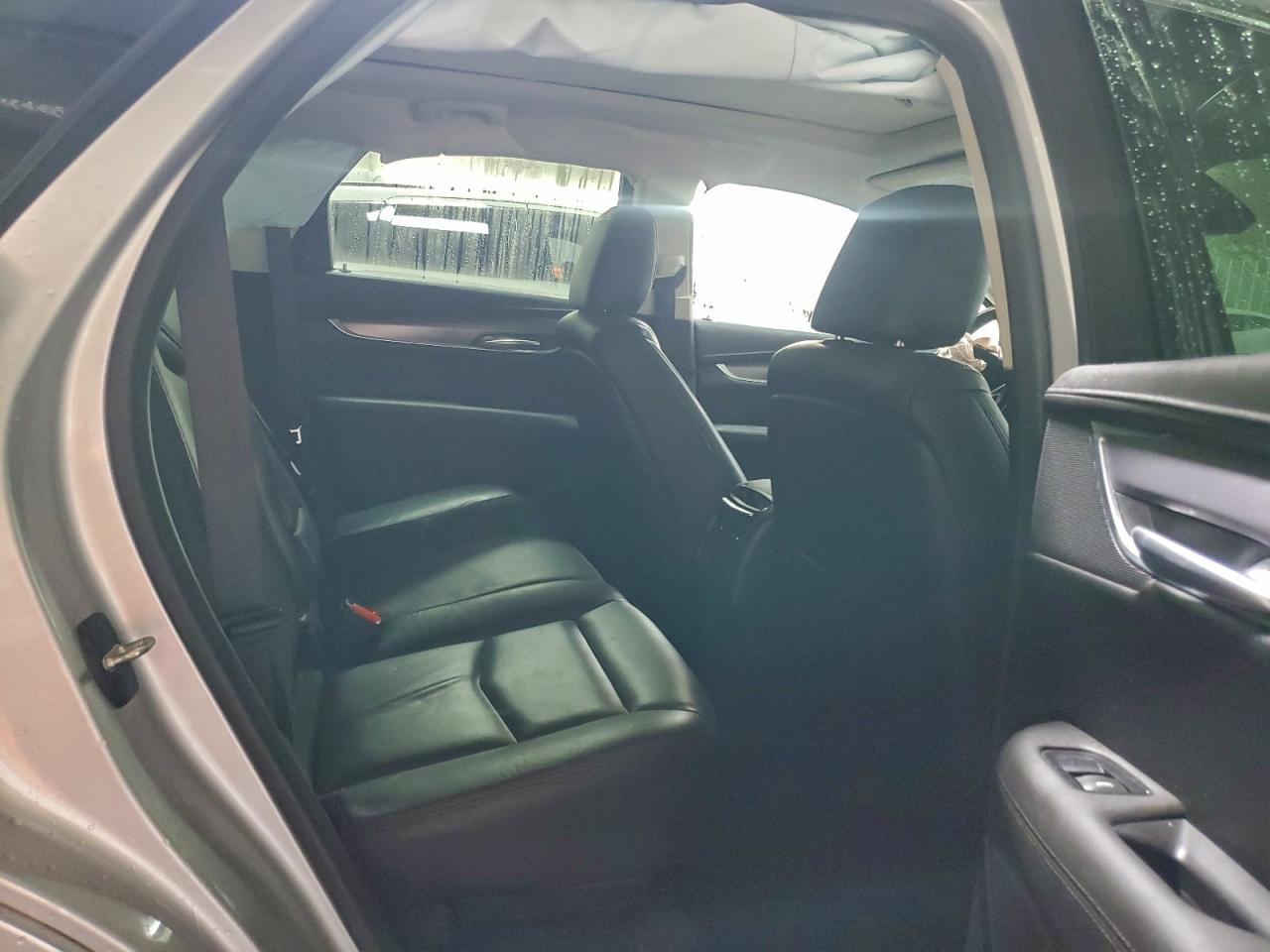 Cadillac XT5 Premium Luxury Image 2