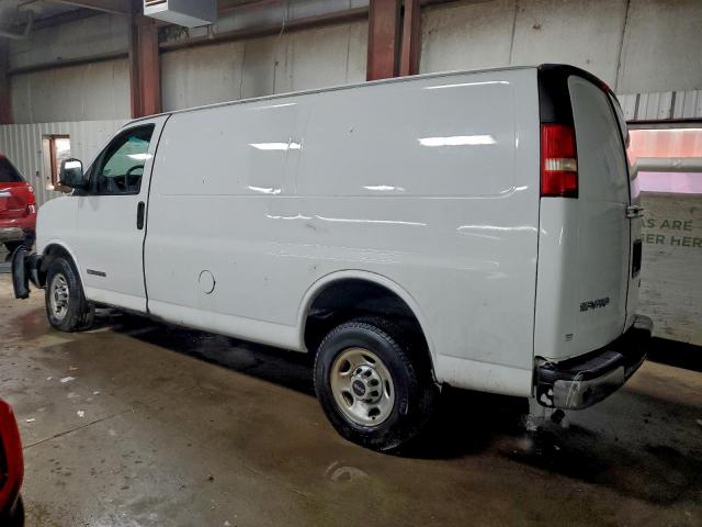GMC Savana G3500 Image 3