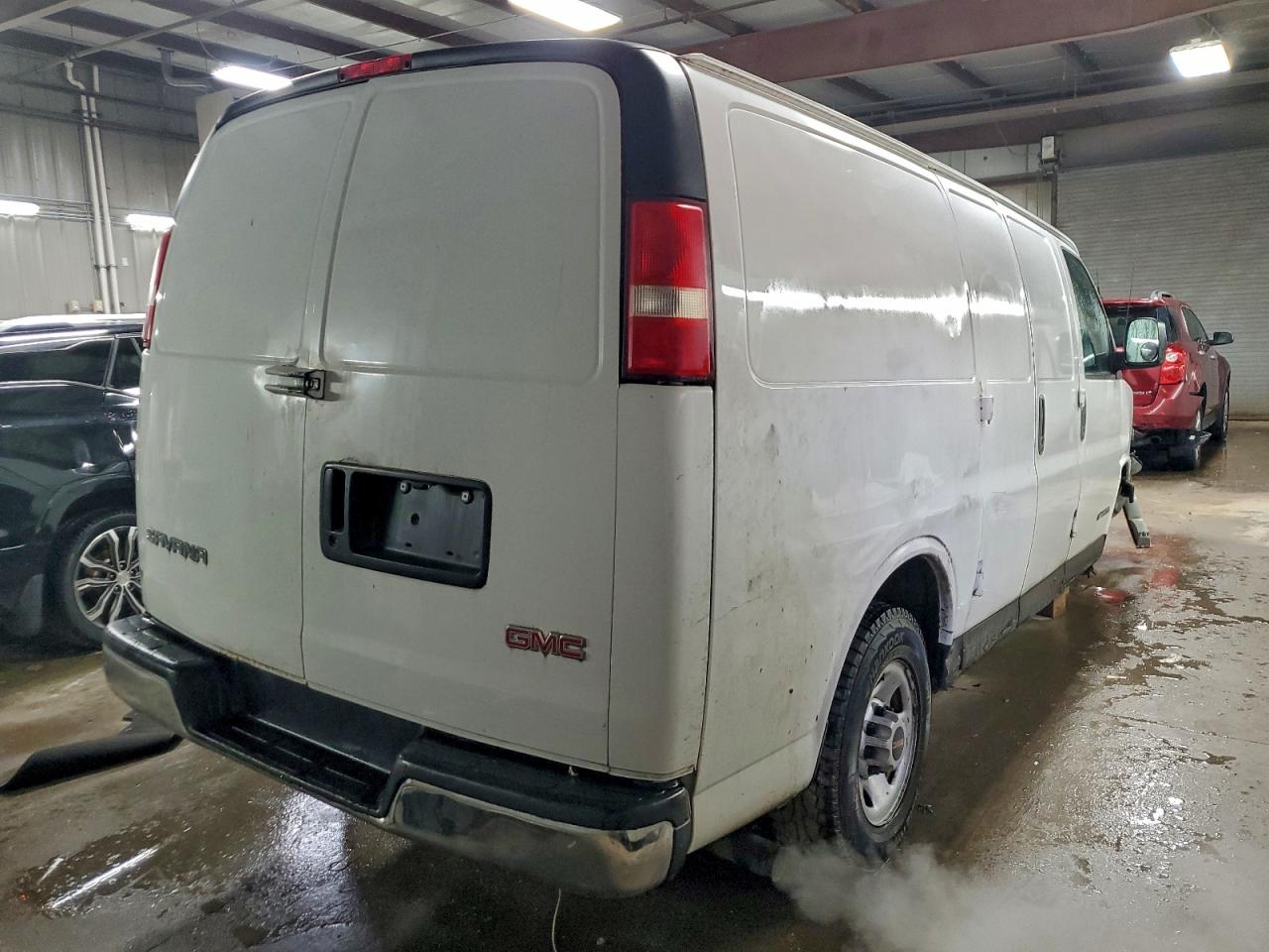 GMC Savana G3500 Image 2