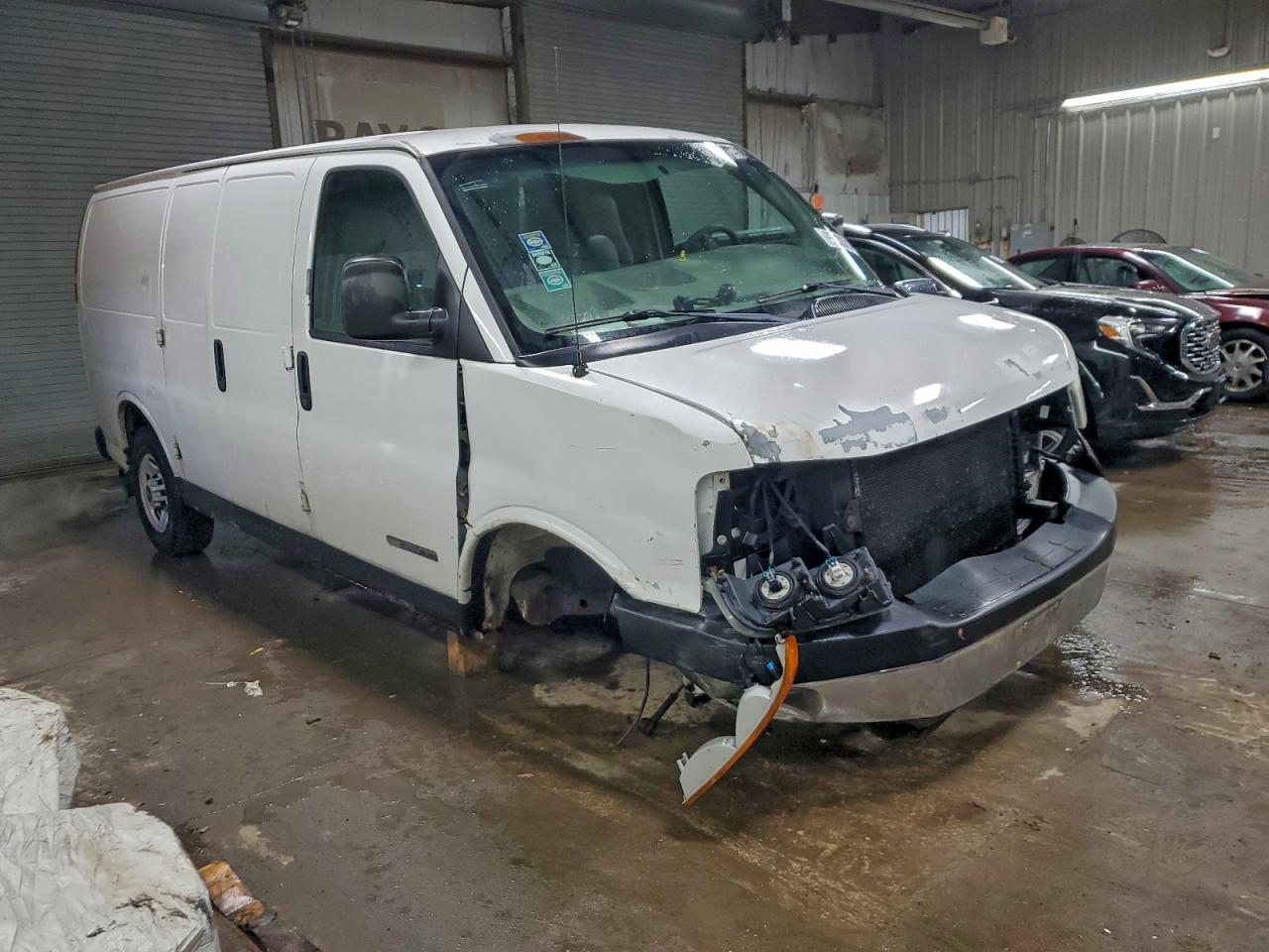 GMC Savana G3500 Image 6