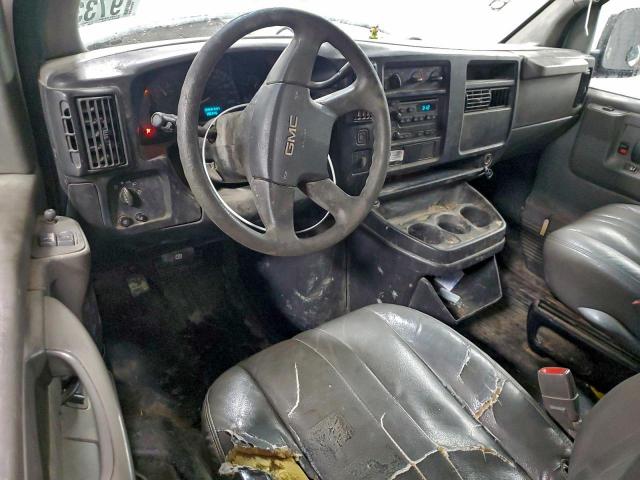 GMC Savana G3500 Image 7