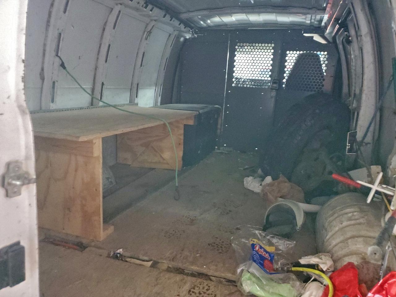 GMC Savana G3500 Image 8