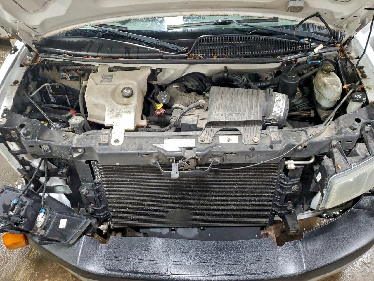 GMC Savana G3500 Image 12