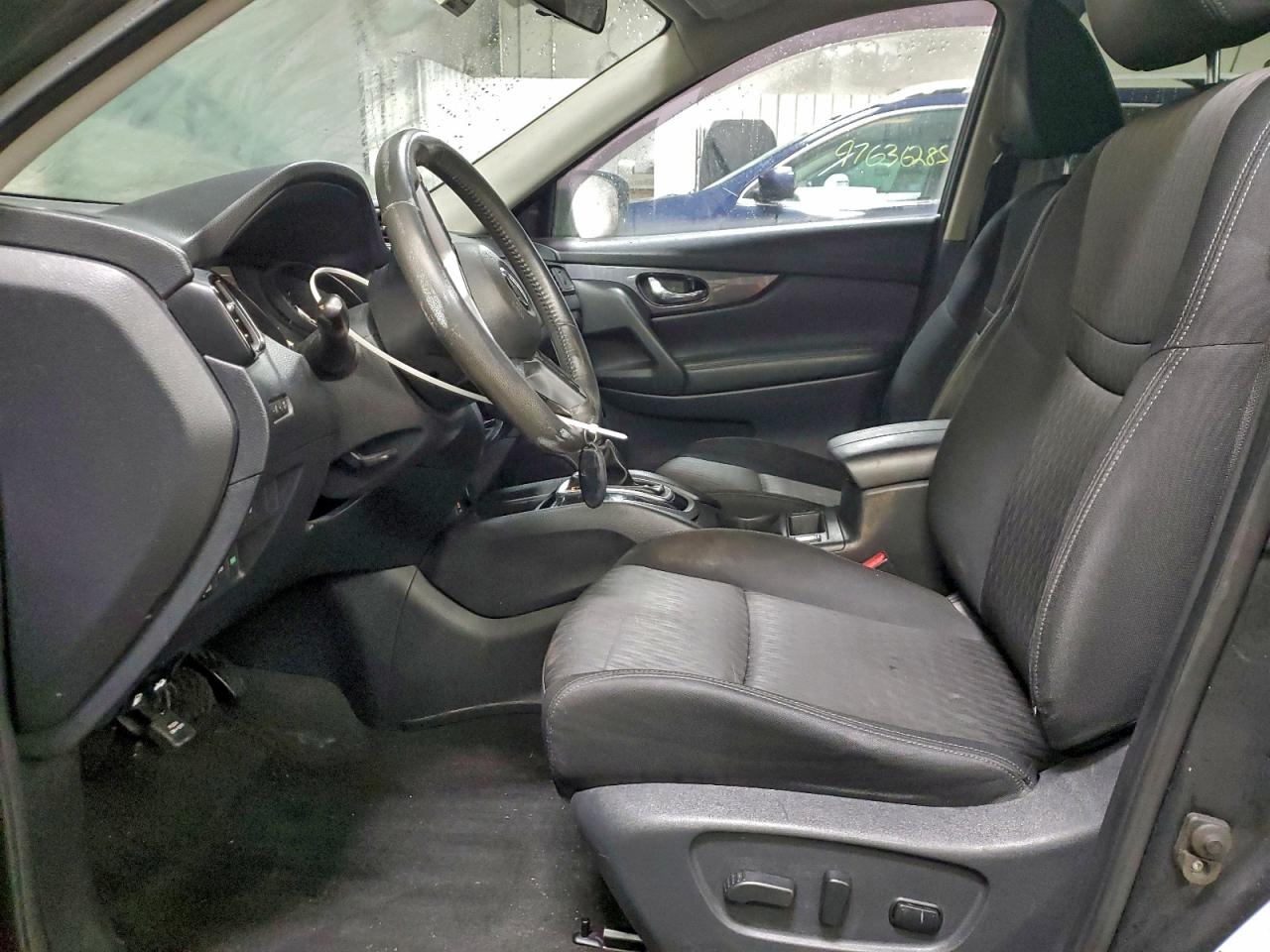 Nissan Rogue S Image 5