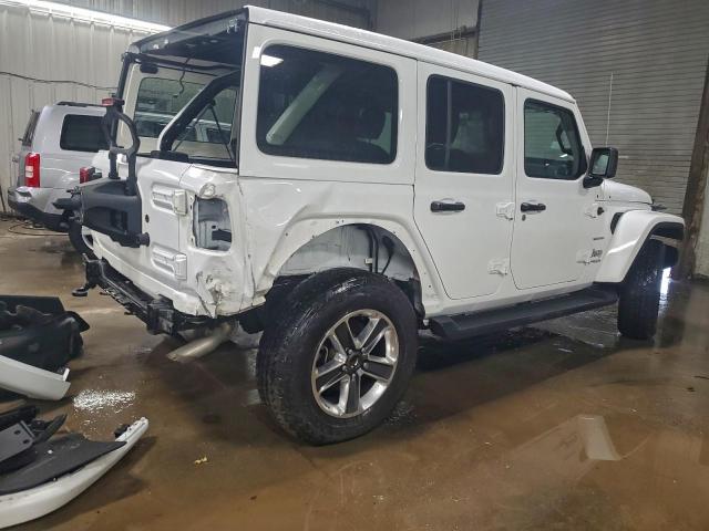 Jeep Wrangler Sahara Image 10