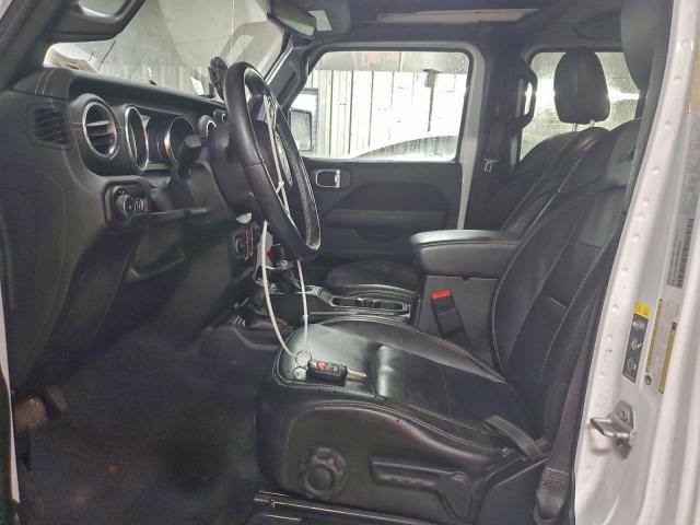 Jeep Wrangler Sahara Image 8