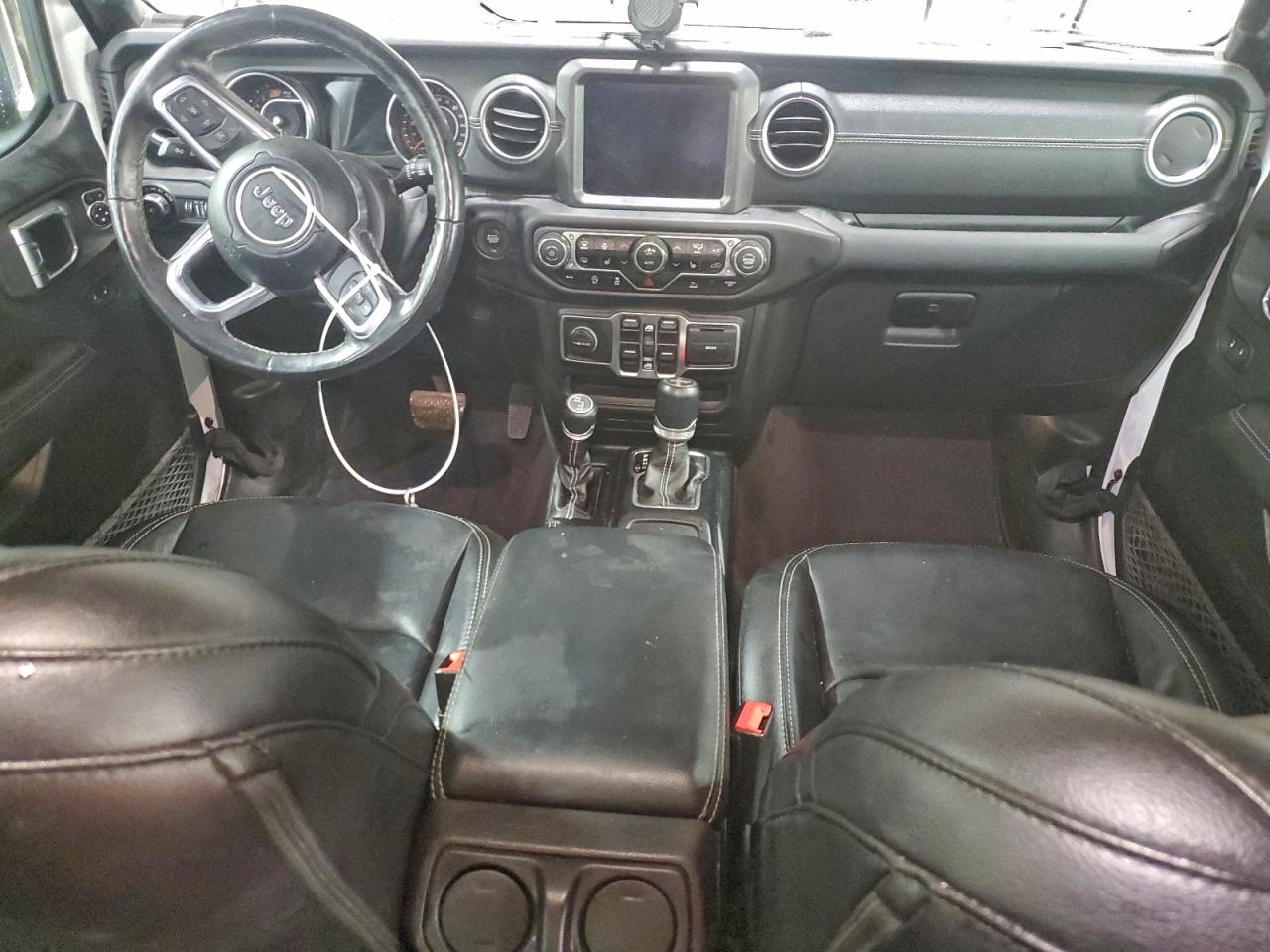 Jeep Wrangler Sahara Image 13