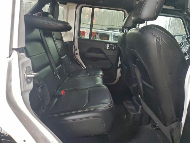 Jeep Wrangler Sahara Image 6