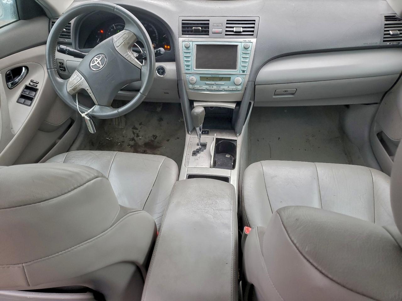 Toyota Camry Hybrid Image 6