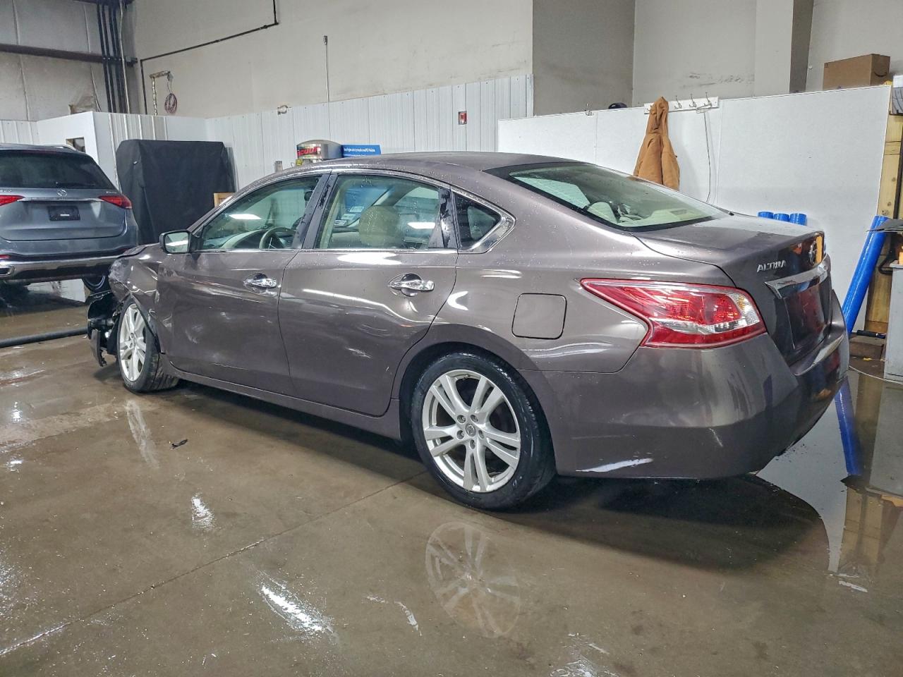 Nissan Altima 3.5s Image 2