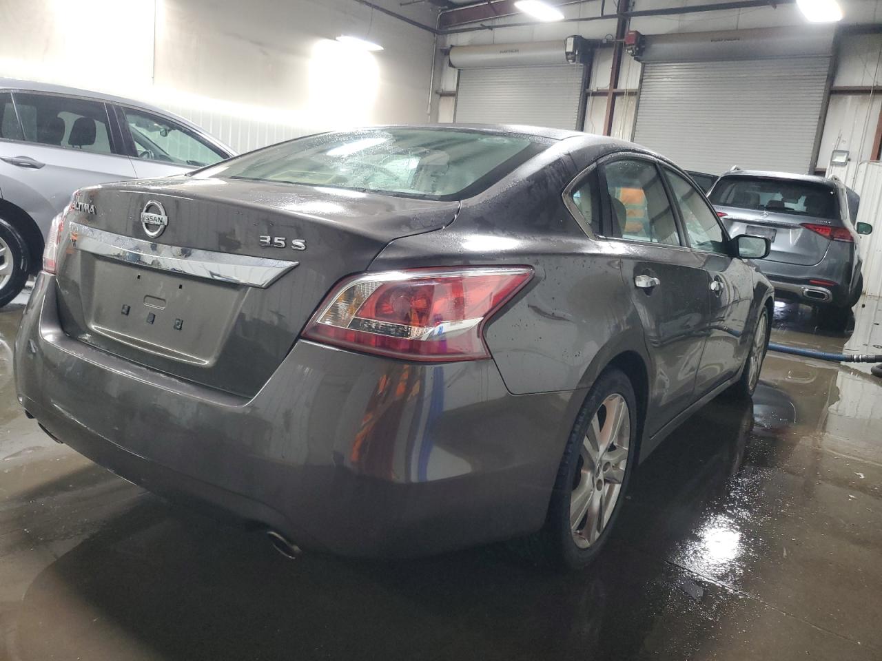Nissan Altima 3.5s Image 6