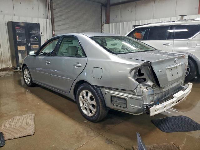 Toyota Camry Le Image 2