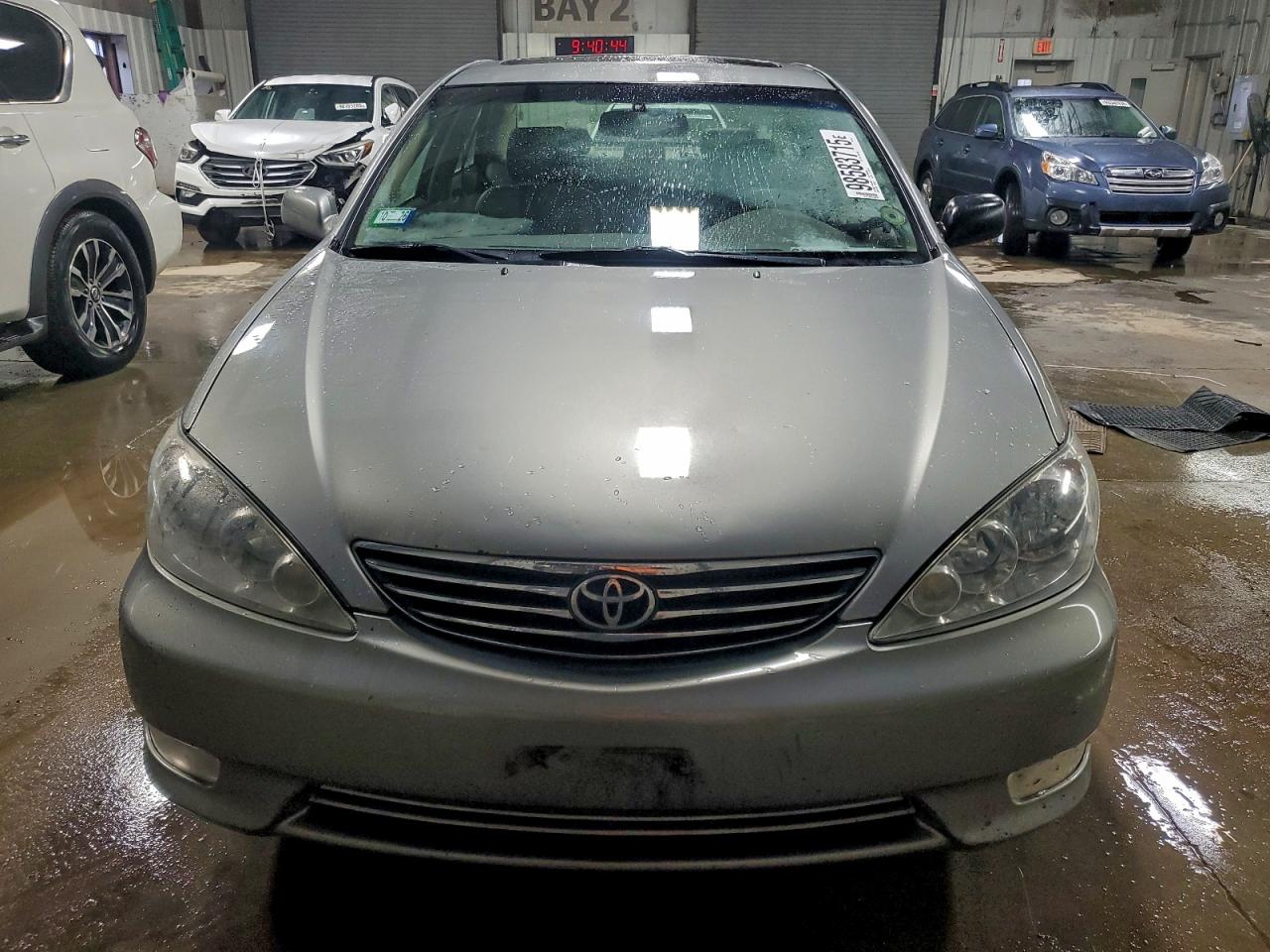Toyota Camry Le Image 7