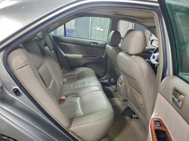 Toyota Camry Le Image 8