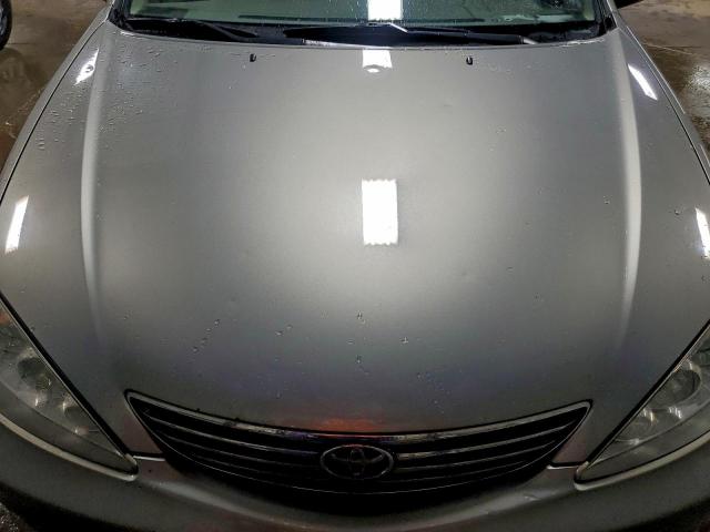 Toyota Camry Le Image 12