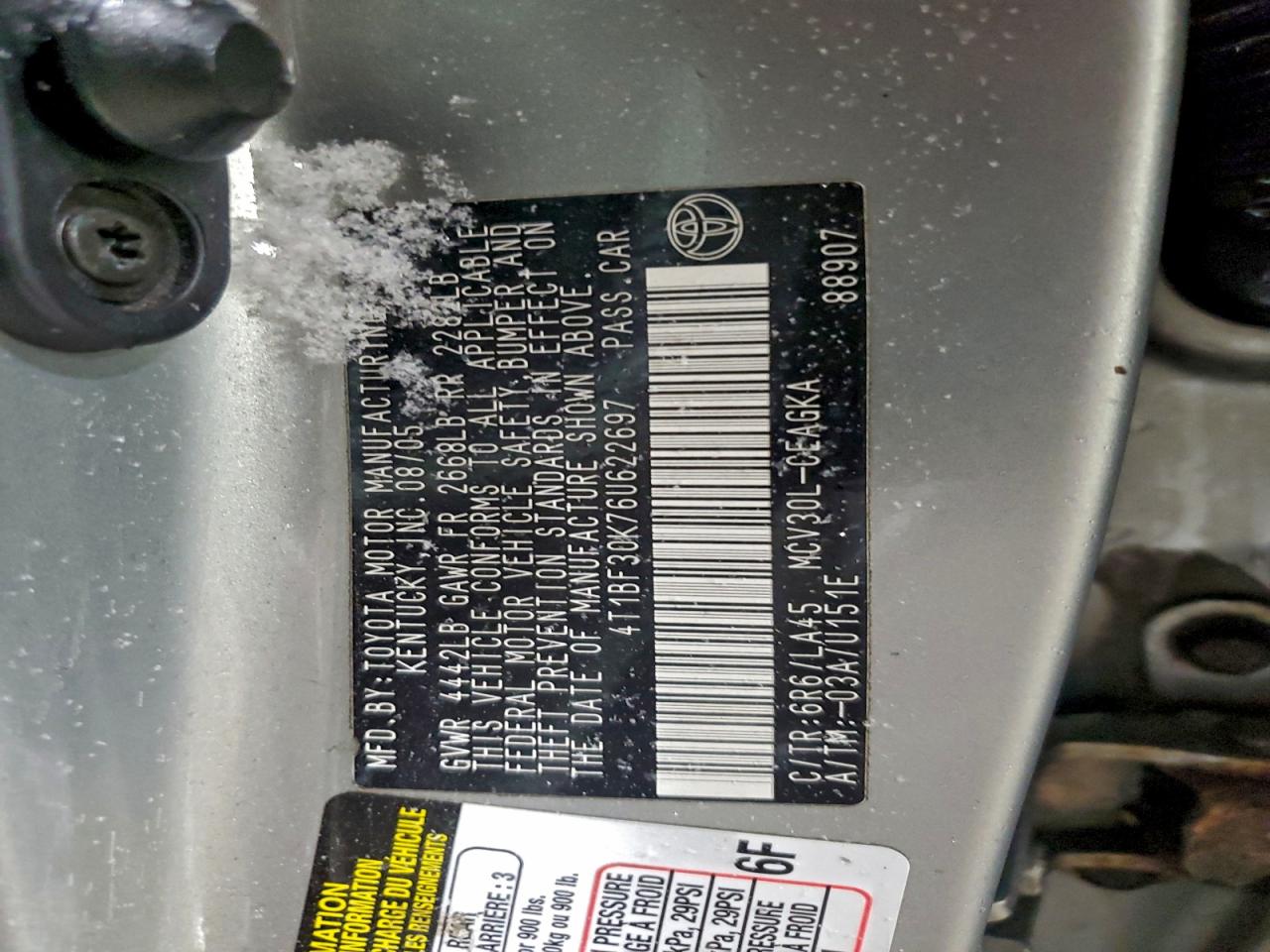 Toyota Camry Le Image 9