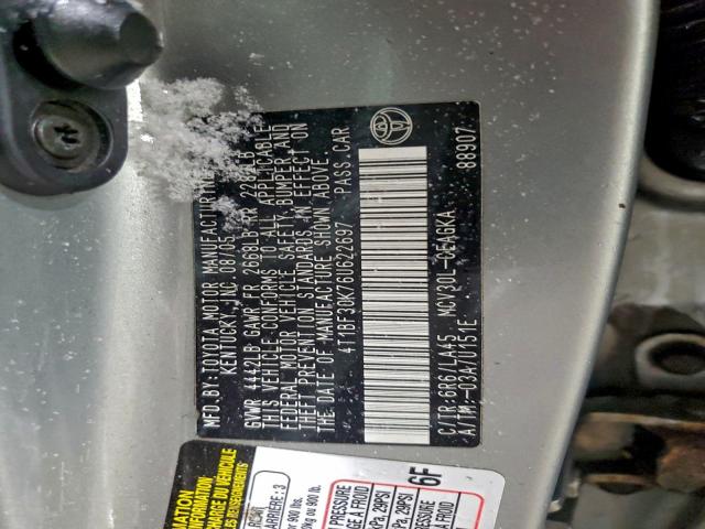 Toyota Camry Le Image 9