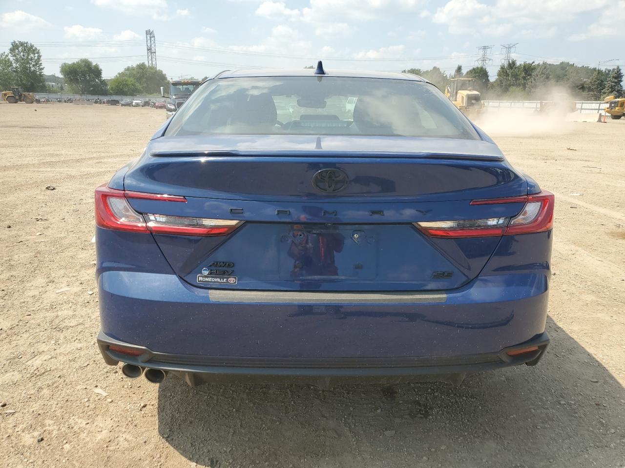 Toyota Camry Xse Image 8