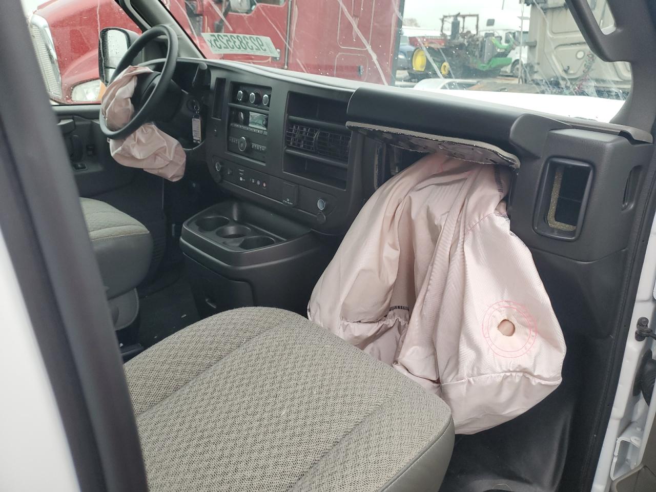 Chevrolet Express Image 2